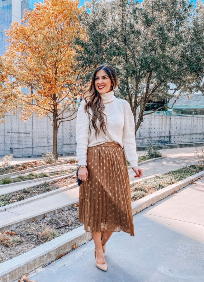 Turtleneck and Pleated Skirt with Gold Dots for the Holiday Season 